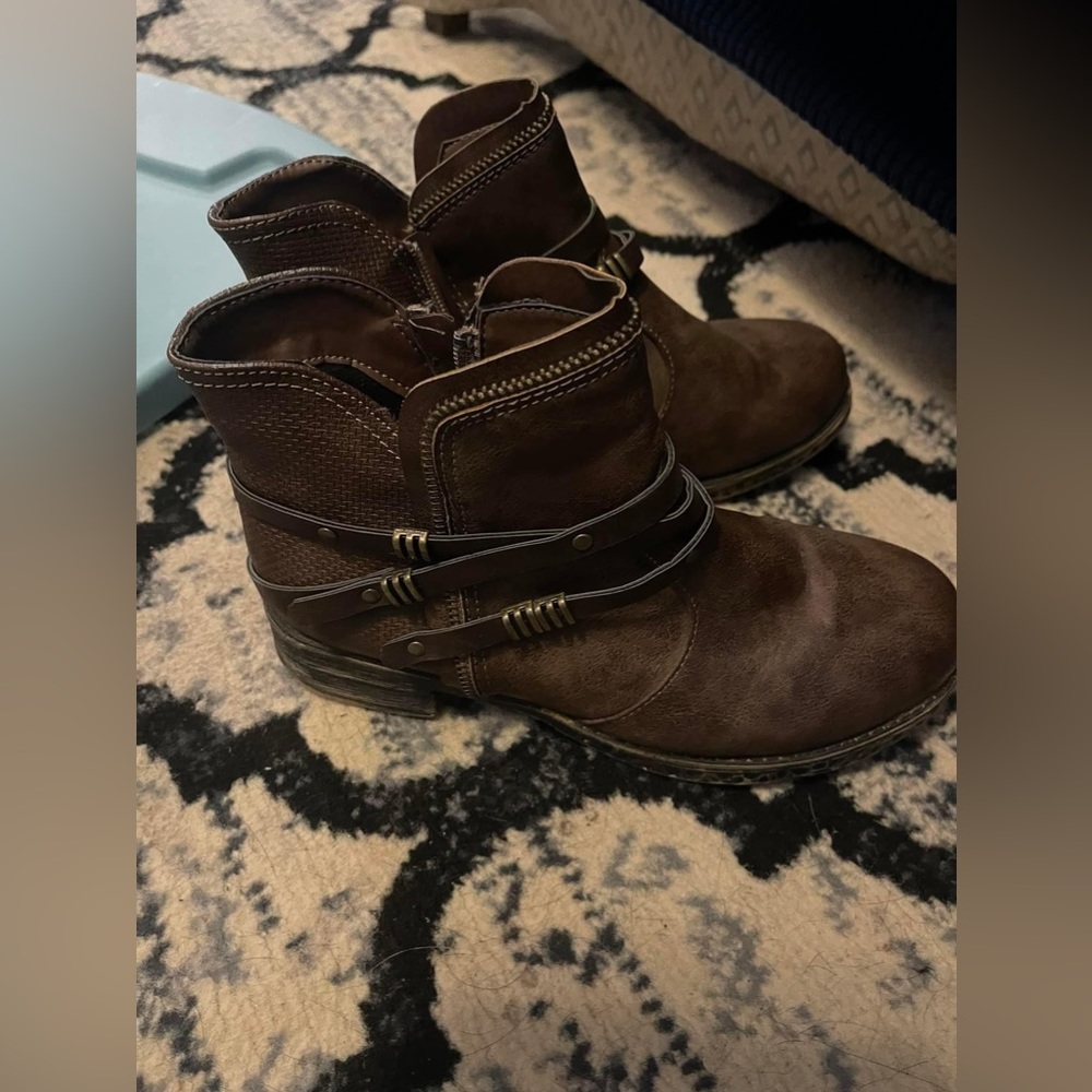 Ankle boots